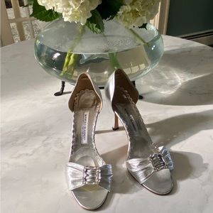 Manolo Blahnik
Authentic Sedaraby Rhinestone Buckle d'Orsay Silver Size 8